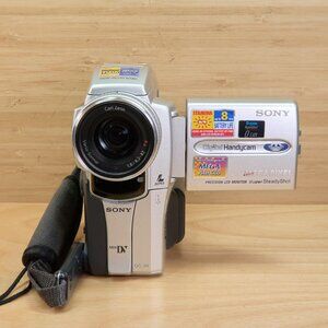 Sony DCR-PC110 / MiniDV Digital Camcorder / Carl Zeiss Lens / Read Description!